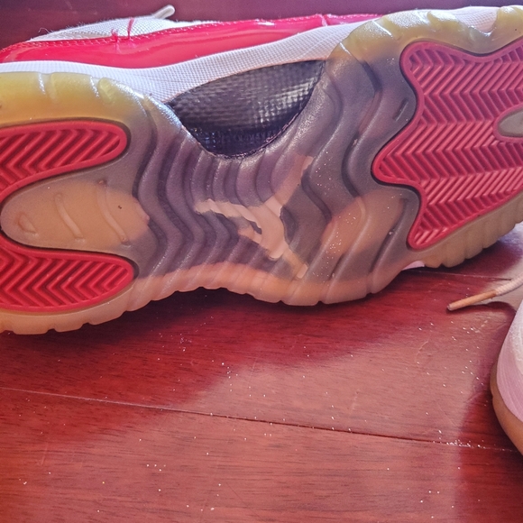 Cherry Nike - Picture 3 of 3